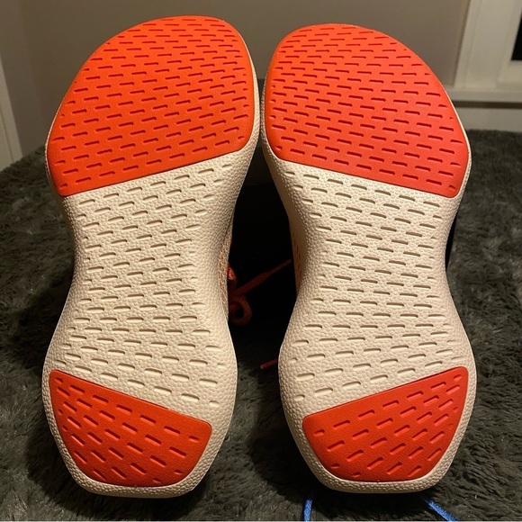 Athletic_Shoes